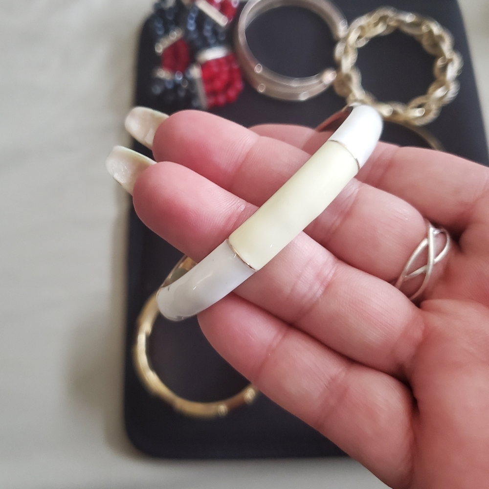 Bracelets - Picture 4 of 12
